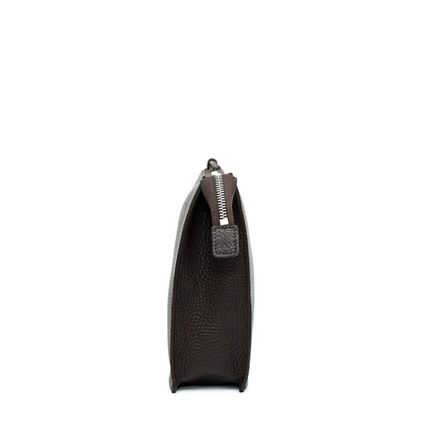 Pocket large in pelle martellata marrone prodotta da Pianigiani bags