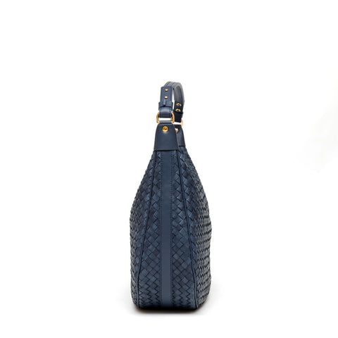 Alba, borsa da donna a spalla in pelle intrecciata blu, prodotta da Pianigiani.