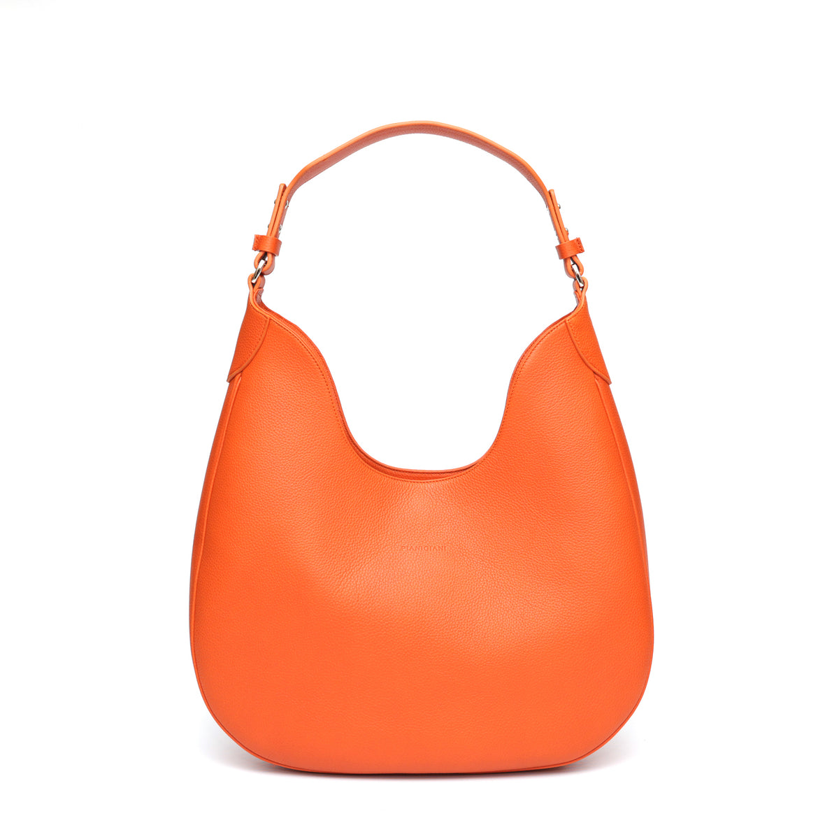 Cloe, borsa da spalla in morbida pelle martellata arancio, design a sacca con accessori metallici color argento, firmata Pianigiani Bags.