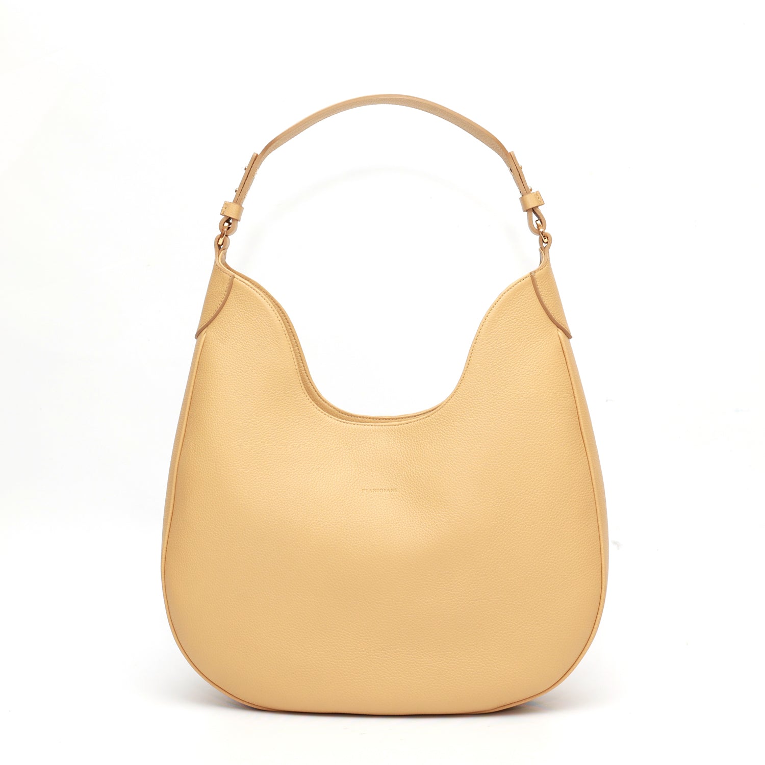 Cloe, borsa da spalla in morbida pelle martellata burro, design a sacca con accessori metallici color oro, firmata Pianigiani Bags