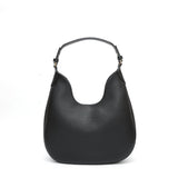 Cloe, borsa da spalla in morbida pelle martellata nera, design a sacca con accessori metallici color oro, firmata Pianigiani Bags.