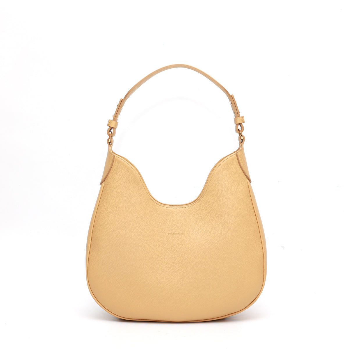Cloe piccola, borsa da spalla in morbida pelle martellata burro, design a sacca con accessori metallici color oro, firmata Pianigiani Bags.