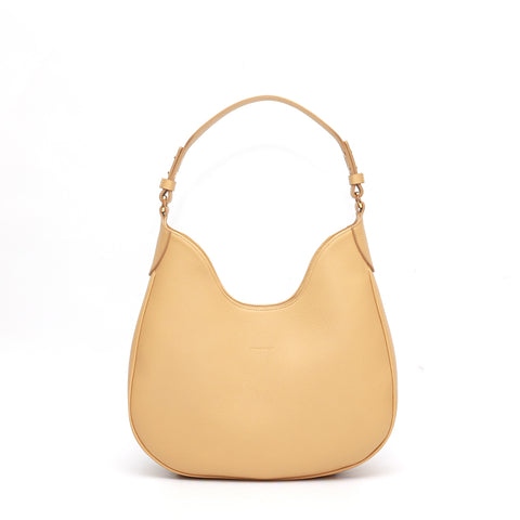 Cloe piccola, borsa da spalla in morbida pelle martellata burro, design a sacca con accessori metallici color oro, firmata Pianigiani Bags.