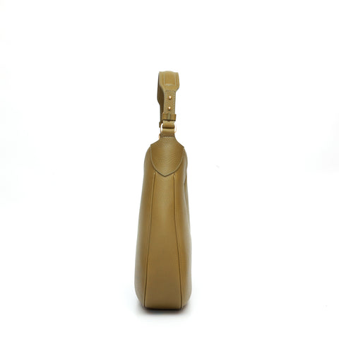 Cloe piccola, borsa da spalla in morbida pelle martellata verde, design a sacca con accessori metallici color oro,firmata Pianigiani Bags