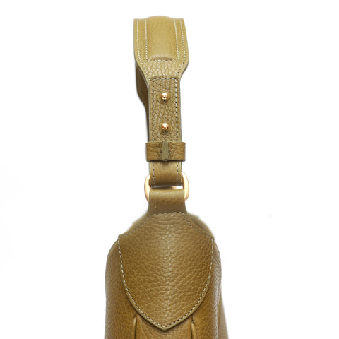 Cloe piccola, borsa da spalla in morbida pelle martellata verde, design a sacca con accessori metallici color oro,firmata Pianigiani Bags