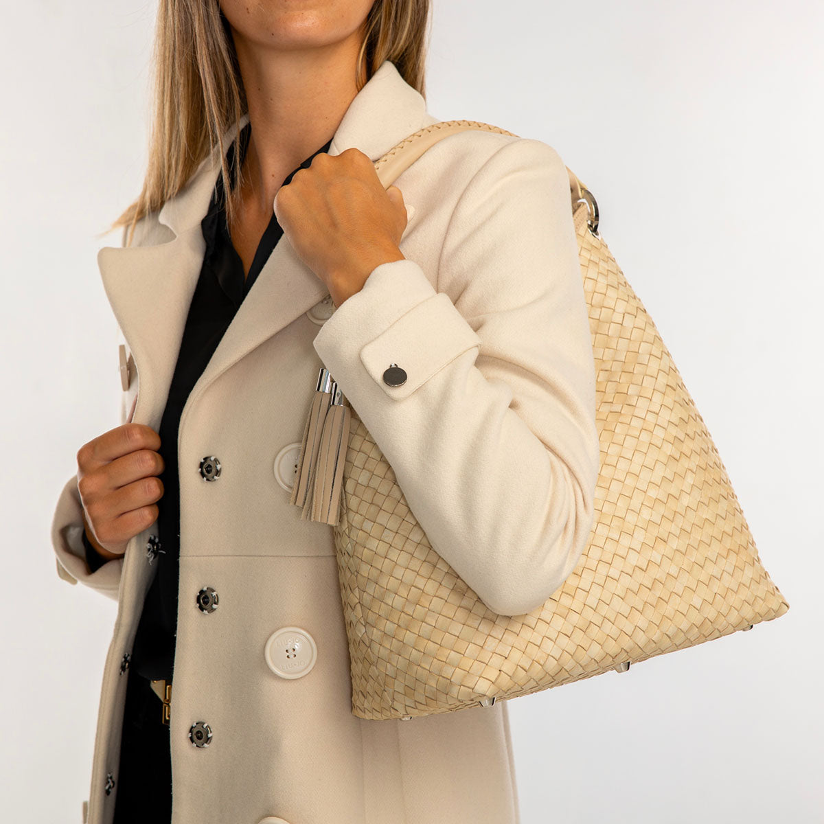 Emily bag, borsa da donna in pelle intrecciata beige, made in Italy è realizzata e distribuita da Pianigiani.