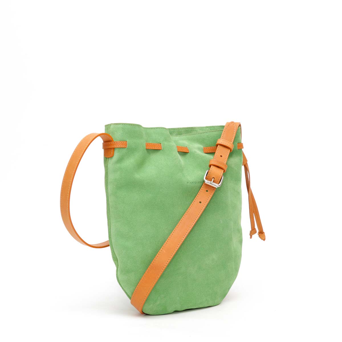 Free, borsa a tracolla in pelle scamosciata verde con cordino di chiusura in cuoio. Prodotta da Pianigiani.