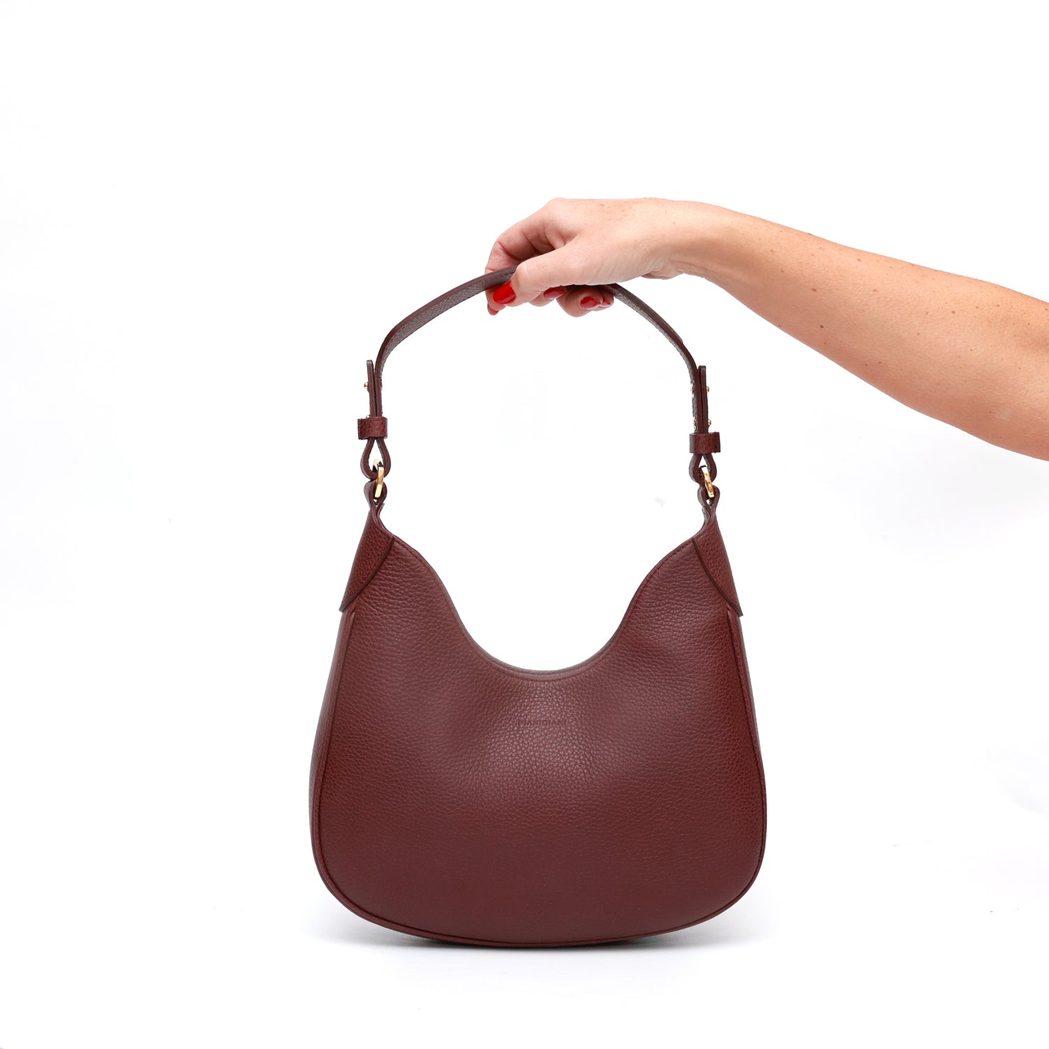 Mini Cloe, borsa da spalla in morbida pelle martellata mosto, design a sacca con accessori metallici color oro,firmata Pianigiani Bags