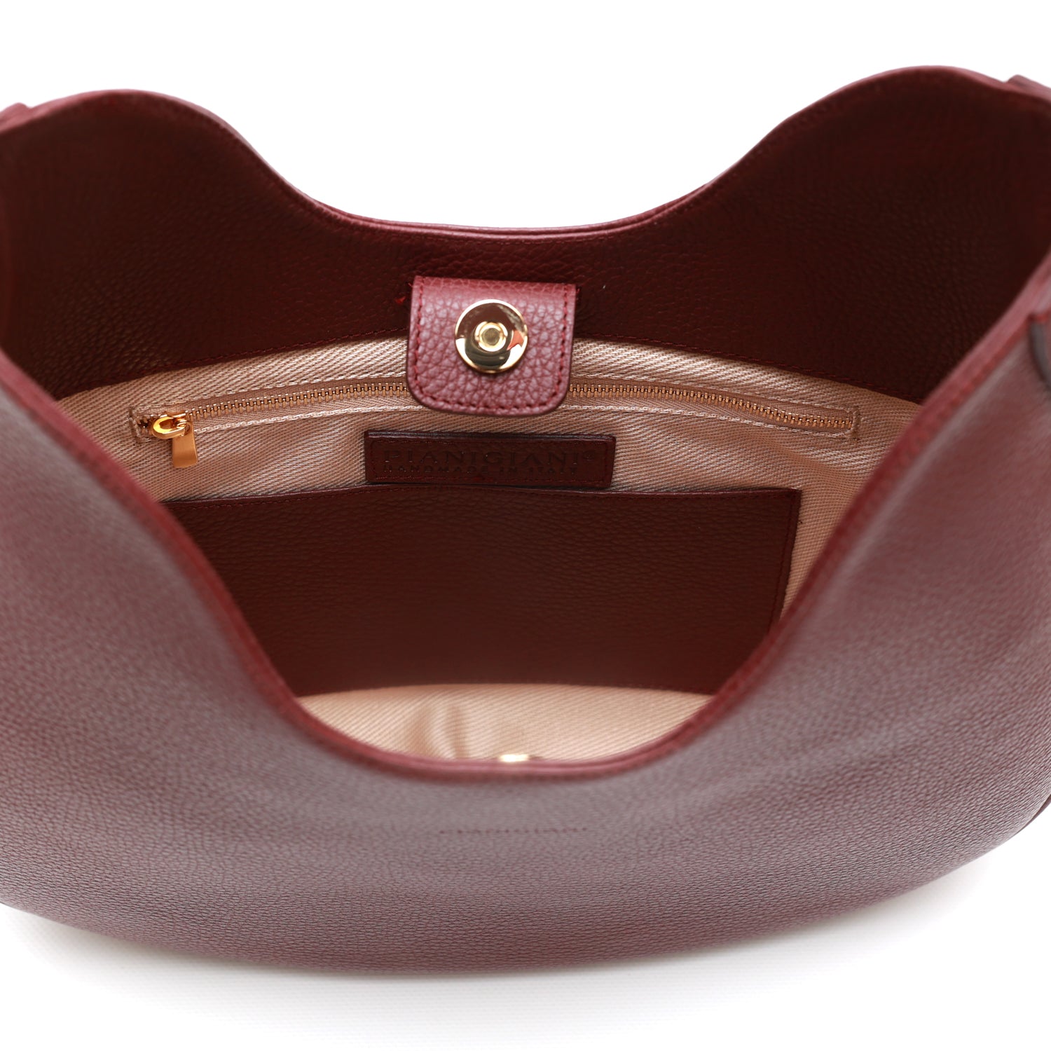 Mini Cloe, borsa da spalla in morbida pelle martellata mosto, design a sacca con accessori metallici color oro,firmata Pianigiani Bags