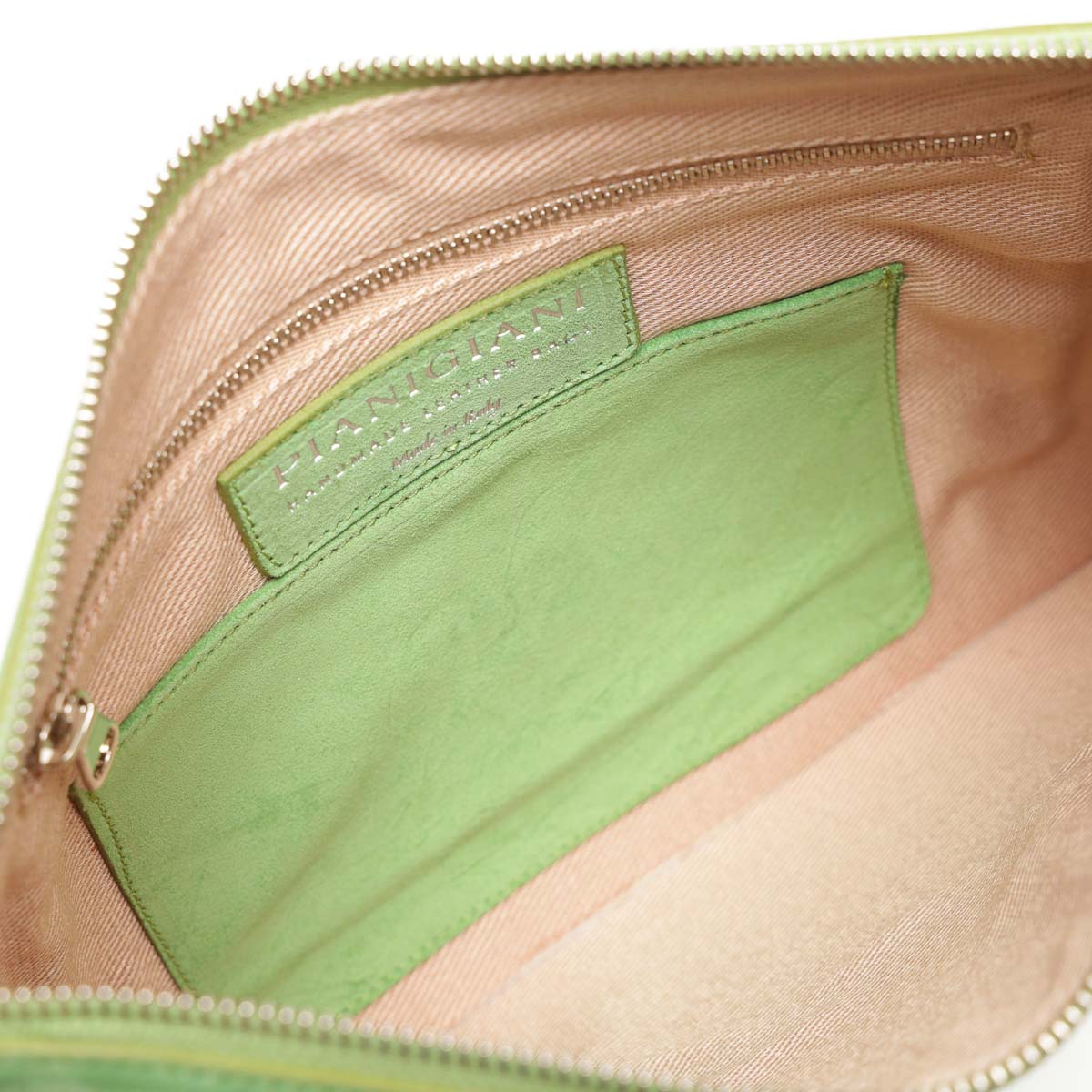 Rose, borsa modello bustina con polsino in pelle scamosciata verde, prodotta da Pianigiani.