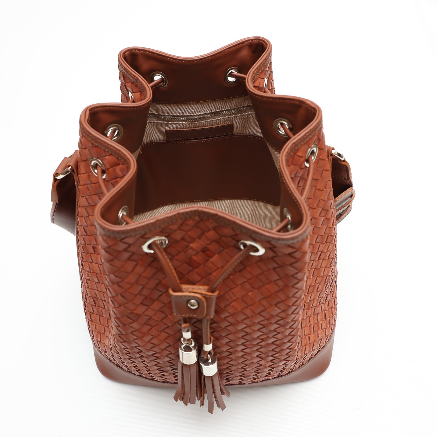 Secchiello Sofia borsa a spalla da donna in pelle intrecciata marrone, realizzata e venduta da Pianigiani Bags