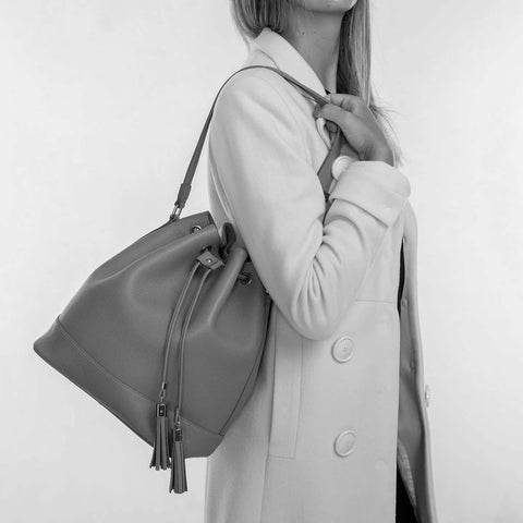 Secchiello Sofia borsa a spalla da donna in pelle intrecciata marrone, realizzata e venduta da Pianigiani Bags