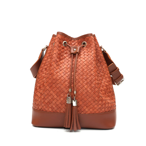 Secchiello Sofia borsa a spalla da donna in pelle intrecciata marrone, realizzata e venduta da Pianigiani Bags