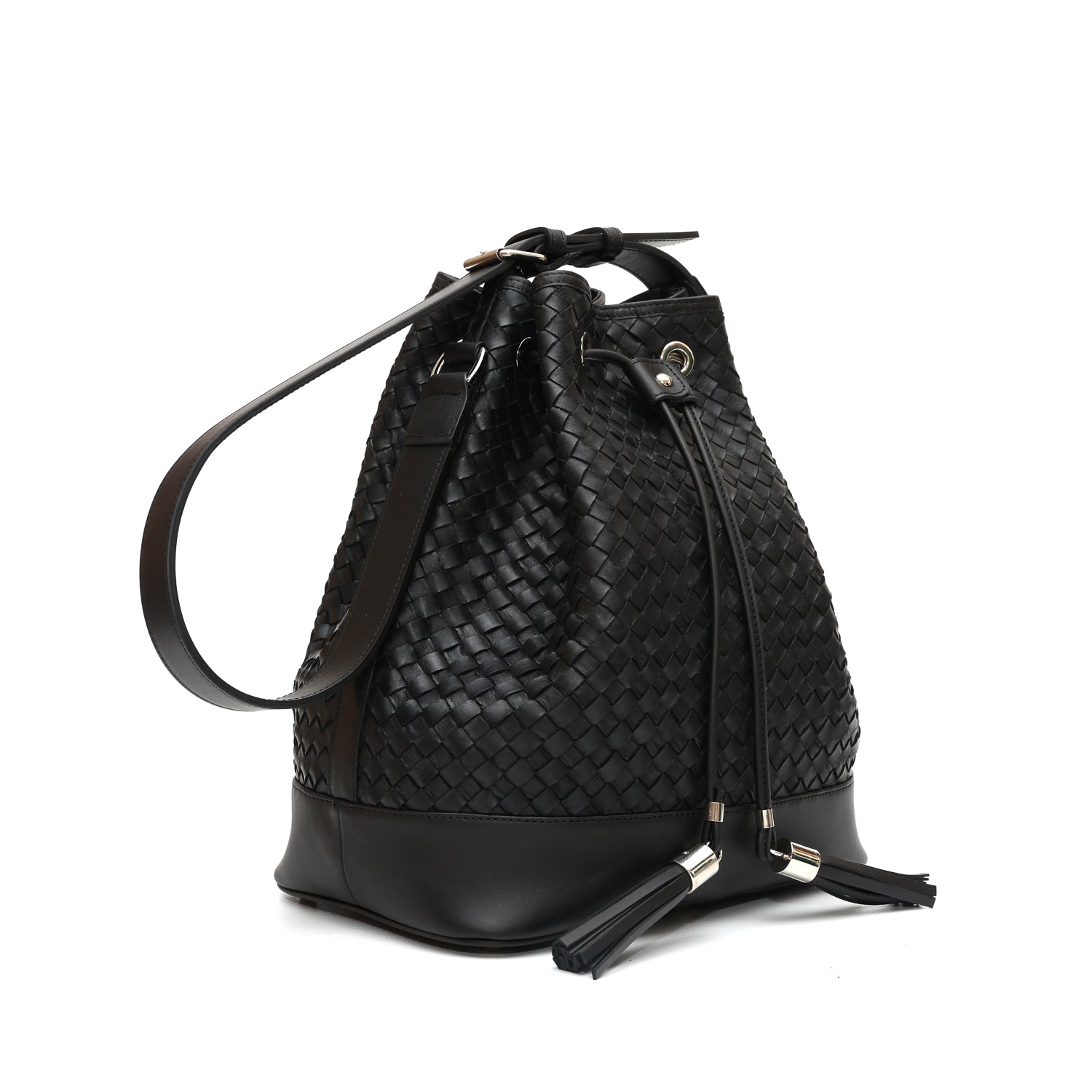 Secchiello Sofia borsa a spalla da donna in pelle intrecciata nera, realizzata e venduta da Pianigiani Bags