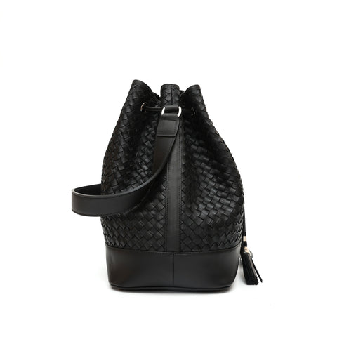Secchiello Sofia borsa a spalla da donna in pelle intrecciata nera, realizzata e venduta da Pianigiani Bags