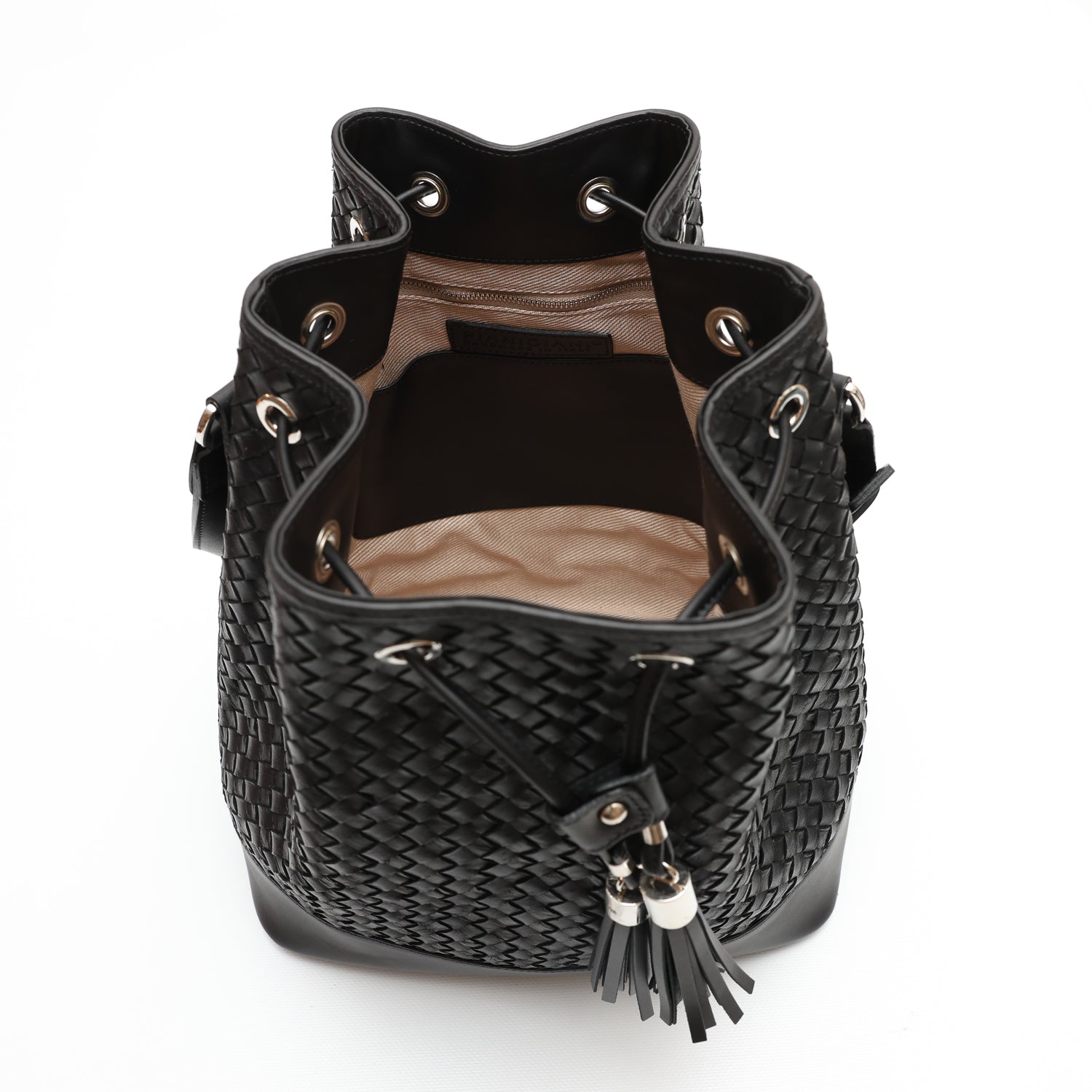 Secchiello Sofia borsa a spalla da donna in pelle intrecciata nera, realizzata e venduta da Pianigiani Bags