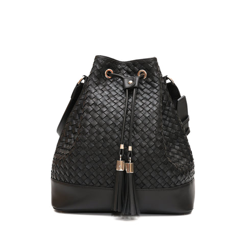 Secchiello Sofia borsa a spalla da donna in pelle intrecciata nera, realizzata e venduta da Pianigiani Bags