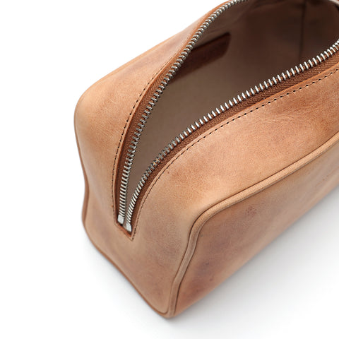 Ball grande, pochette, portaoggetti da viaggio e per l'uso quotidiano, in vitello liscio cuoio effetto vintage. Prodotto da Pianigiani Bags.