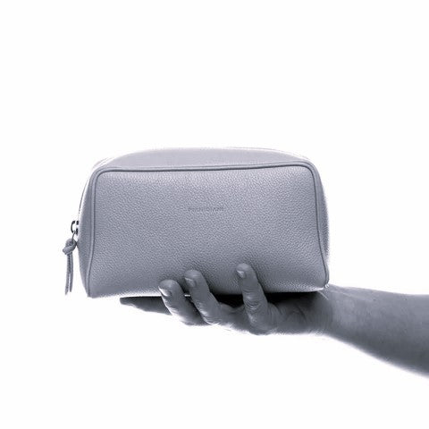 Ball grande, pochette, portaoggetti da viaggio e per l'uso quotidiano, in vitello liscio cuoio effetto vintage. Prodotto da Pianigiani Bags.