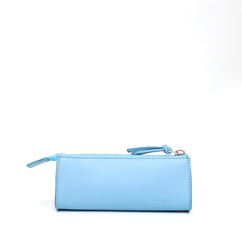 Beauty in pelle liscia celeste, prodotta da Pianigiani Bags.