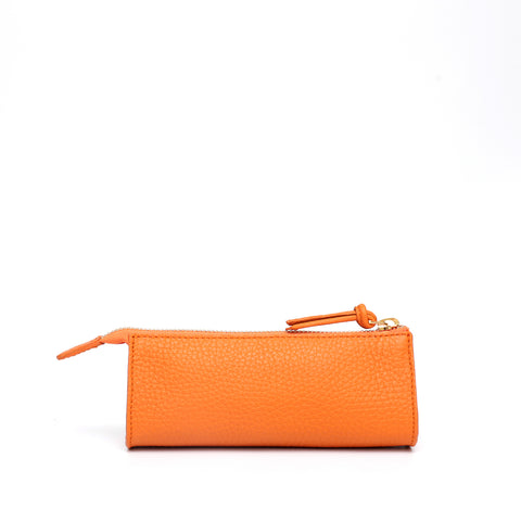 Beauty in pelle martellata arancio, prodotta da Pianigiani Bags.