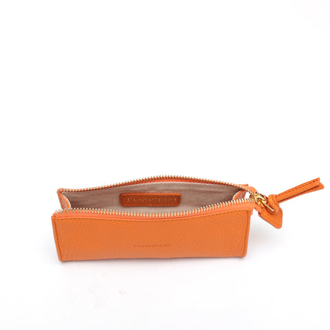 Beauty in pelle martellata arancio, prodotta da Pianigiani Bags.