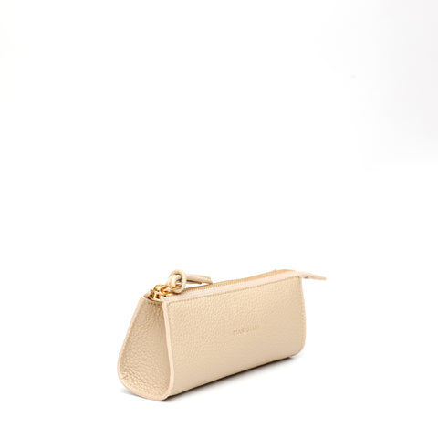 Beauty in pelle martellata beige, prodotta da Pianigiani Bags.