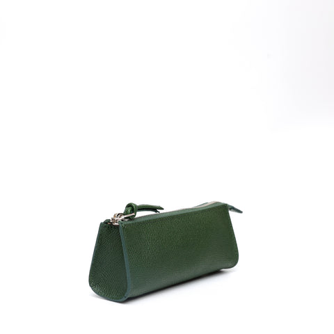 Beauty in pelle martellata verde, prodotta da Pianigiani Bags.