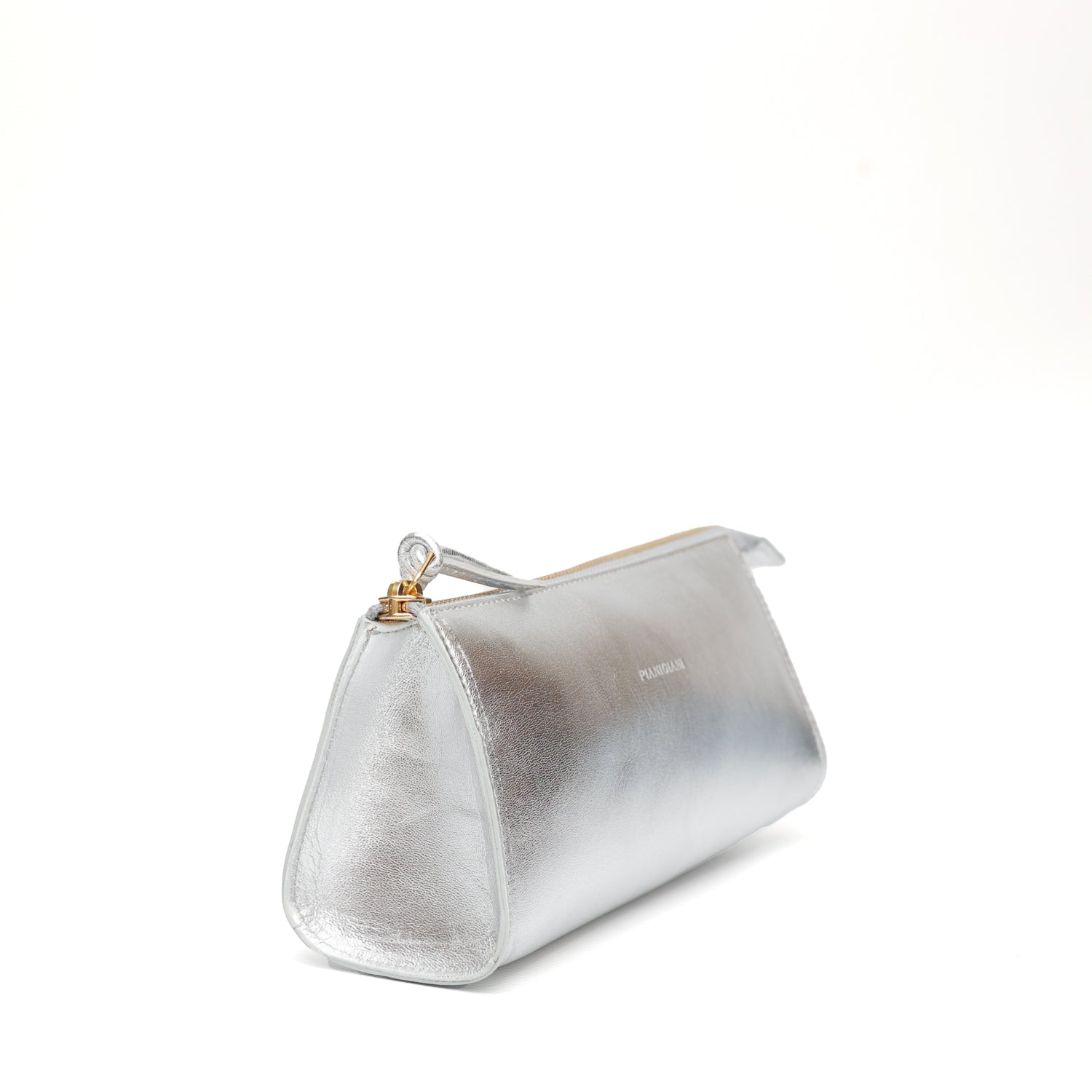 Beauty in pelle liscia argento, prodotta da Pianigiani Bags.