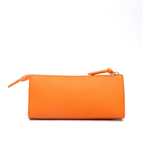 Beauty in pelle martellata arancio, prodotta da Pianigiani Bags.