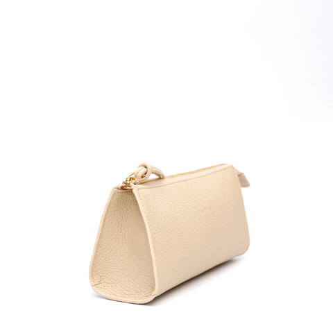 Beauty in pelle martellata beige, prodotta da Pianigiani Bags.