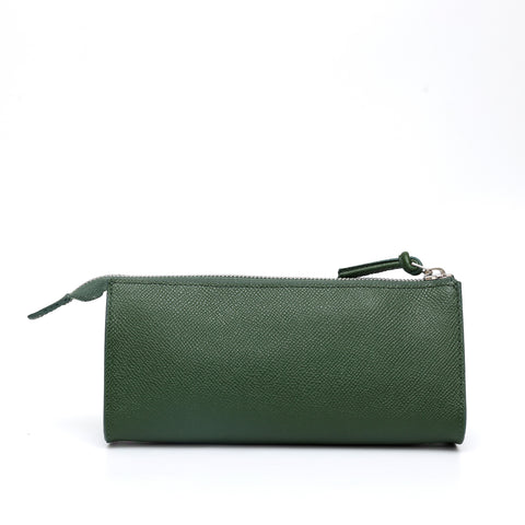 Beauty in pelle martellata verde, prodotta da Pianigiani Bags.