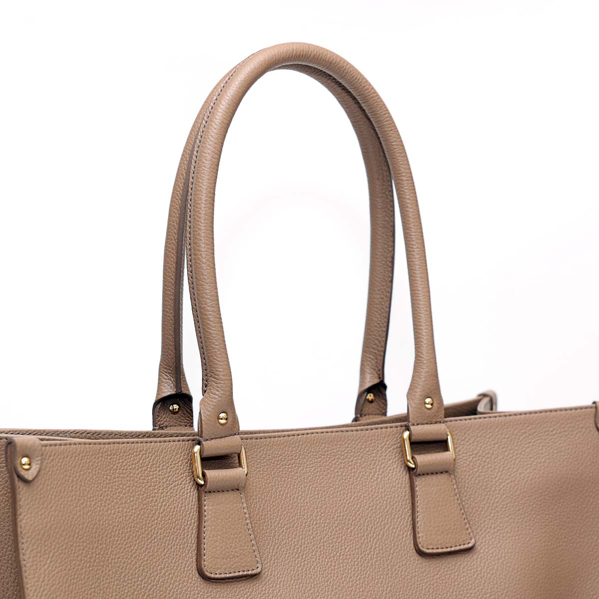 Lady L, borsa da donna con tracolla in pelle taupe, prodotta da Pianigiani Bags