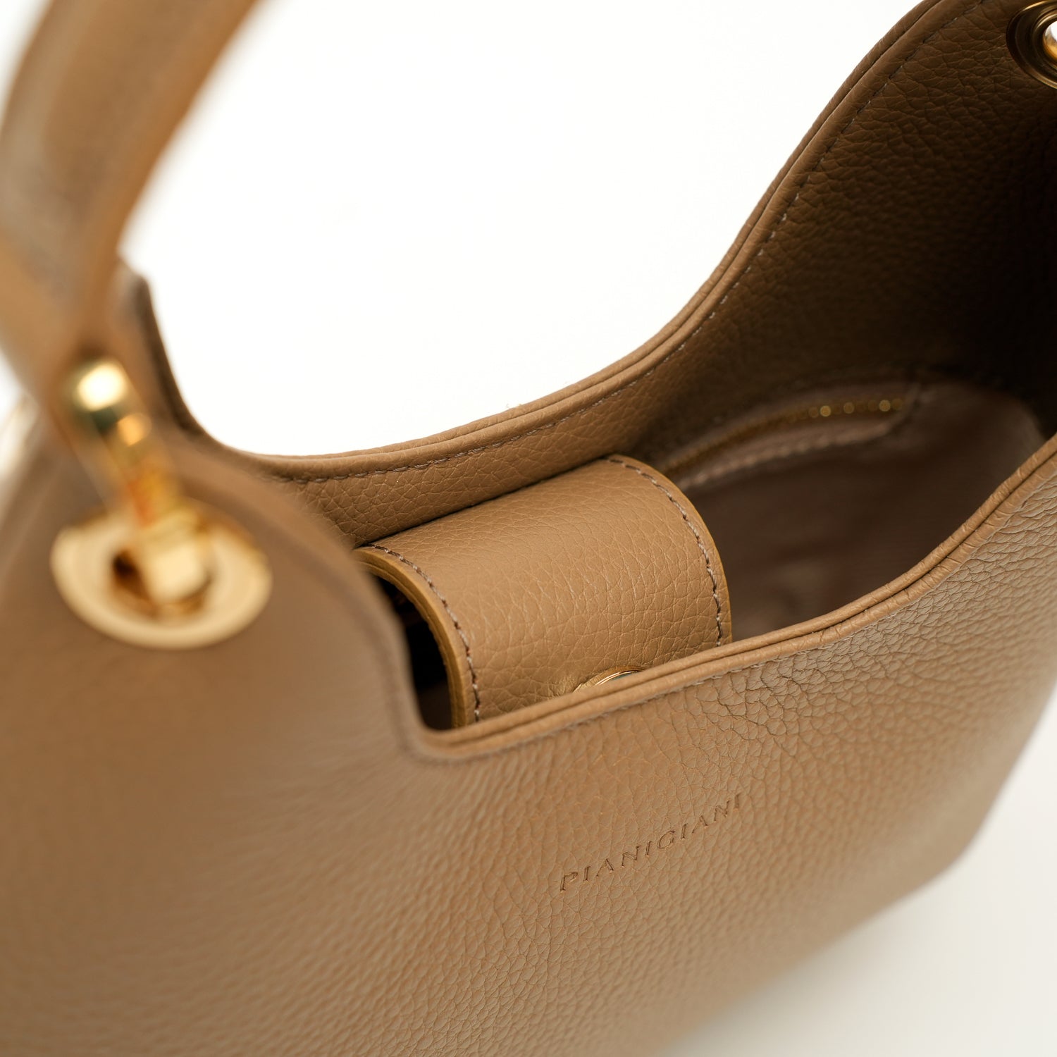 Borsa Mini Lou in pelle martellata verde tortora, prodotta da Pianigiani Bags.