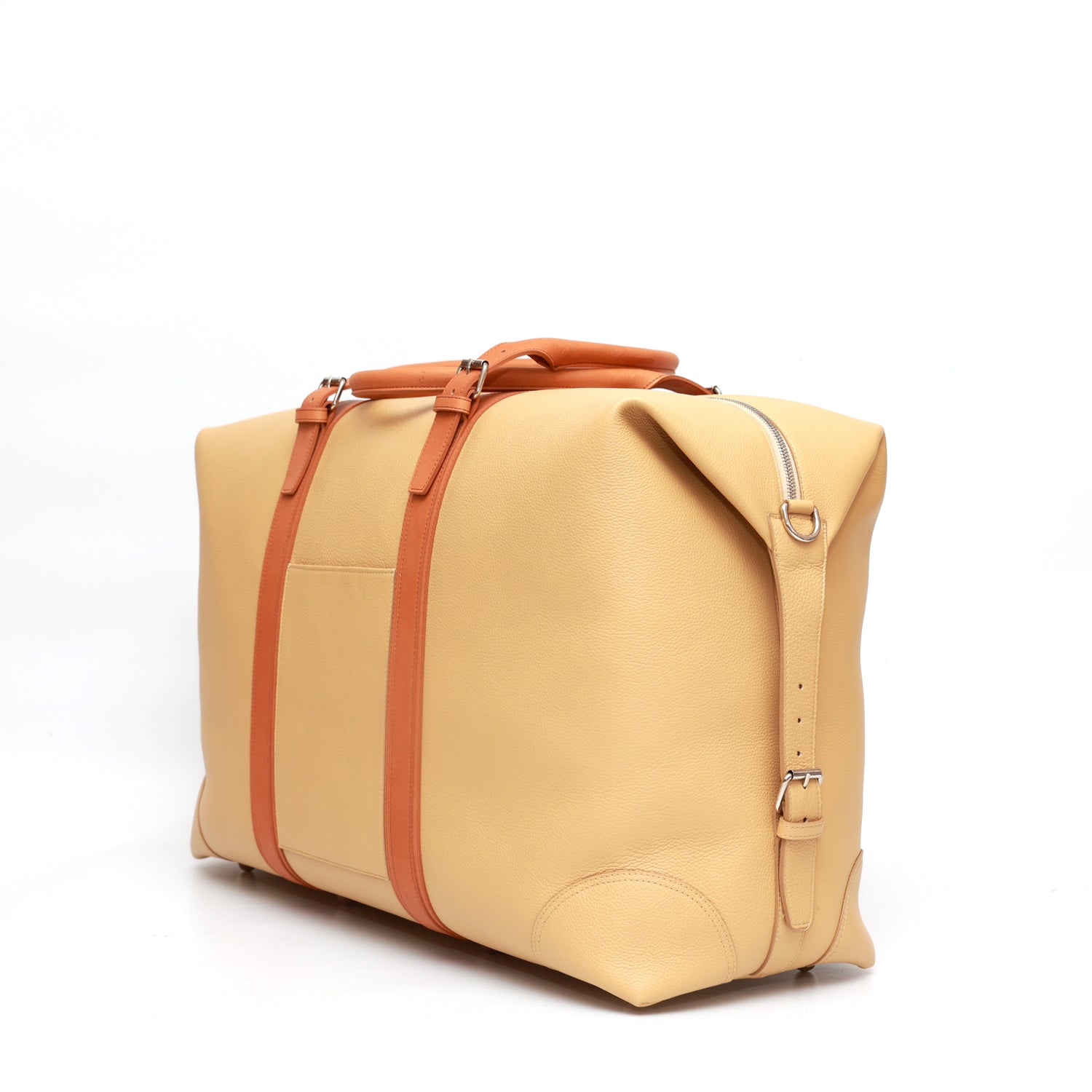 Borsone da viaggio , in pelle martellata giallo burro e rifiniture in cuoio naturale, doppi manici a mano e tracolla regolare removibile. La fodera interna è in cotone beige. Prodotto da Pianigiani handmade leather bags in Italia.