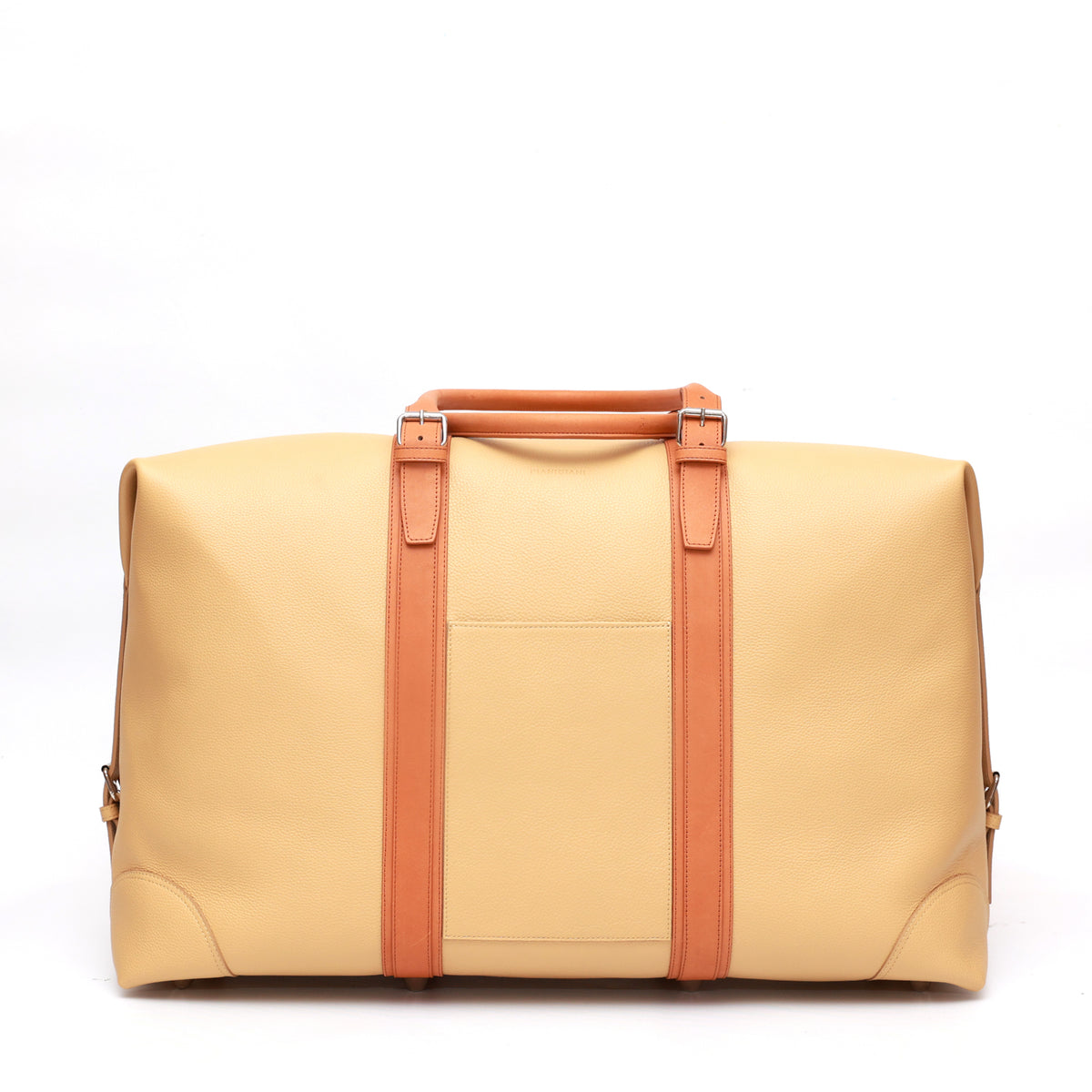 Borsone da viaggio , in pelle martellata giallo burro e rifiniture in cuoio naturale, doppi manici a mano e tracolla regolare removibile. La fodera interna è in cotone beige. Prodotto da Pianigiani handmade leather bags in Italia.