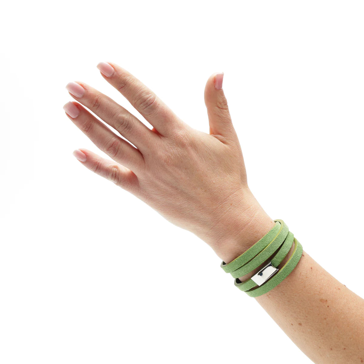Bracciale multigiro in pelle scamosciata verde, prodotto da pianigiani