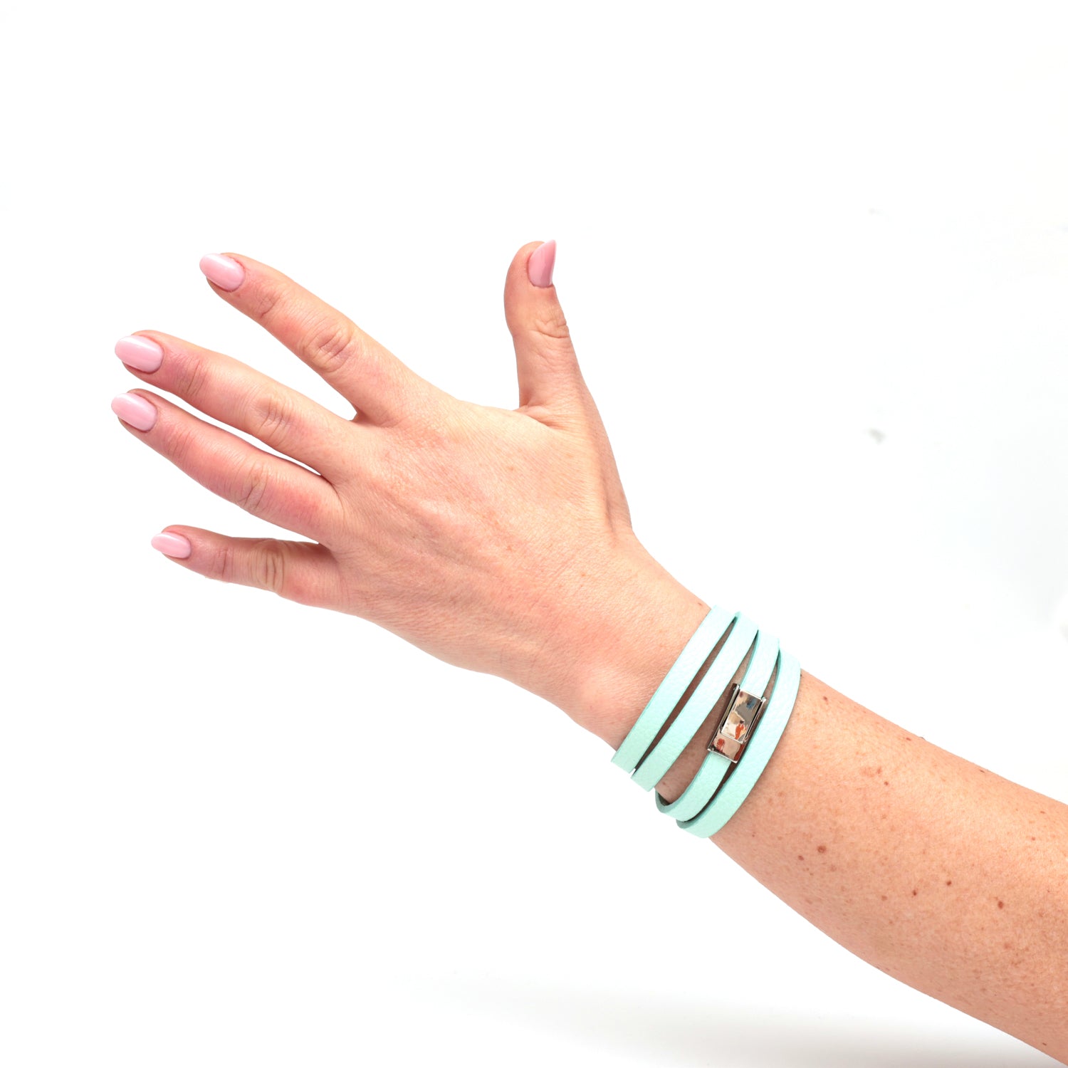 Bracciale multigiro in pelle acquamarina prodotto da Pianigiani bags