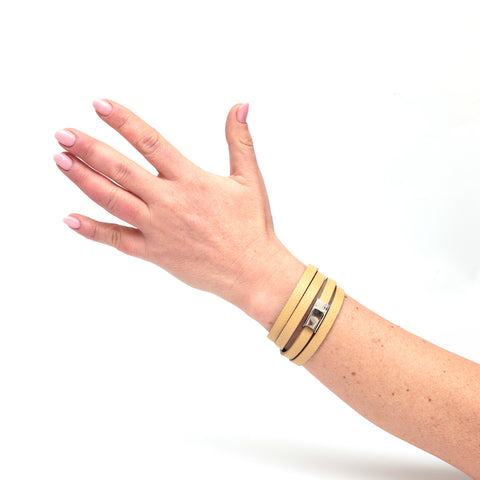 Bracciale multigiro in pelle burro