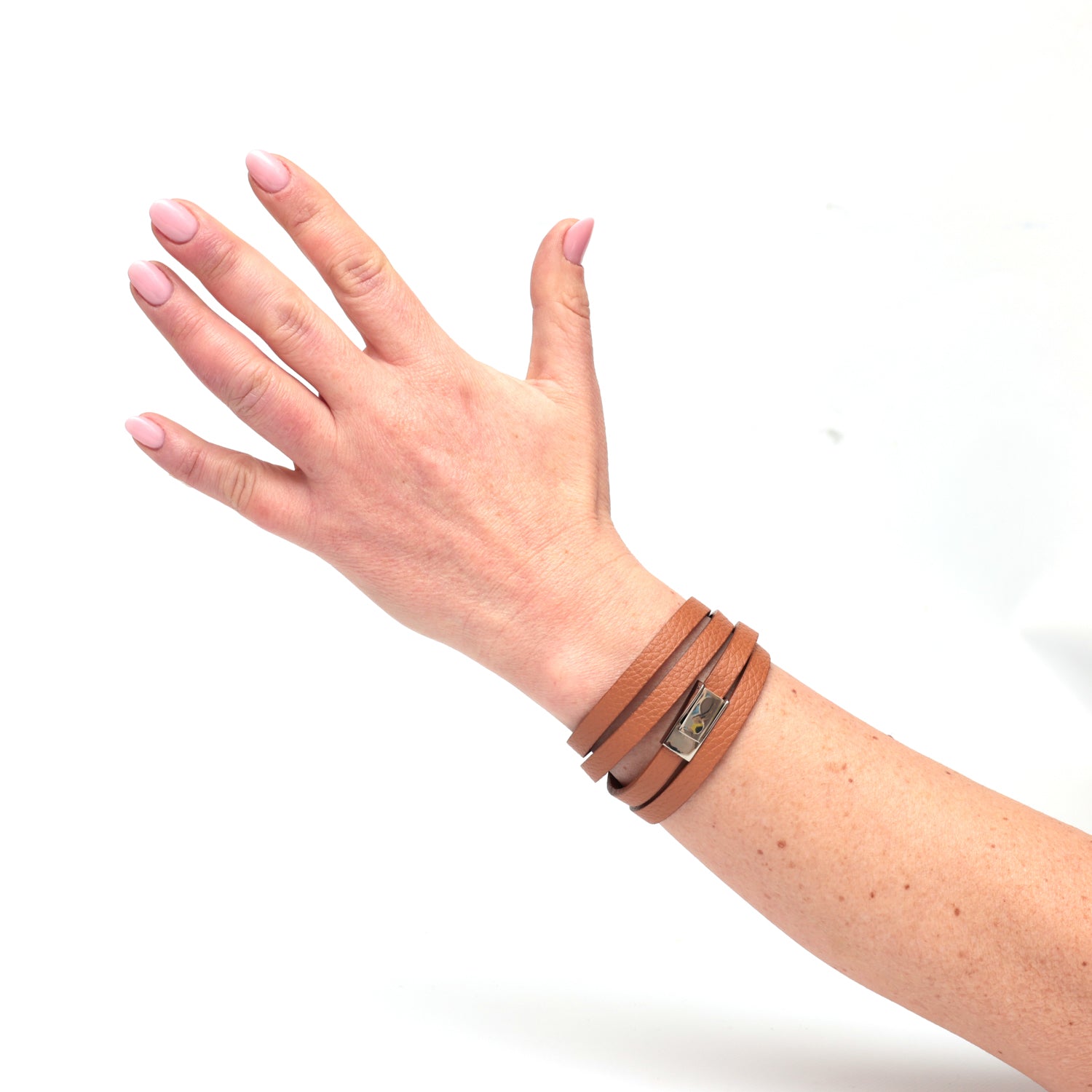 Bracciale multigiro in pelle caramello, prodotto da Pianigiani bags