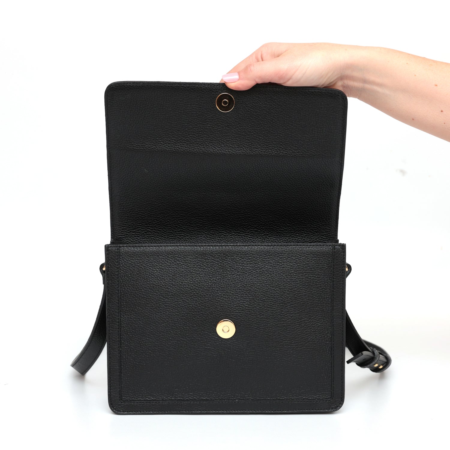 Cara bag grande, borsa da donna a tracolla in pelle martellata nera, prodotta da Pianigiani Bags.
