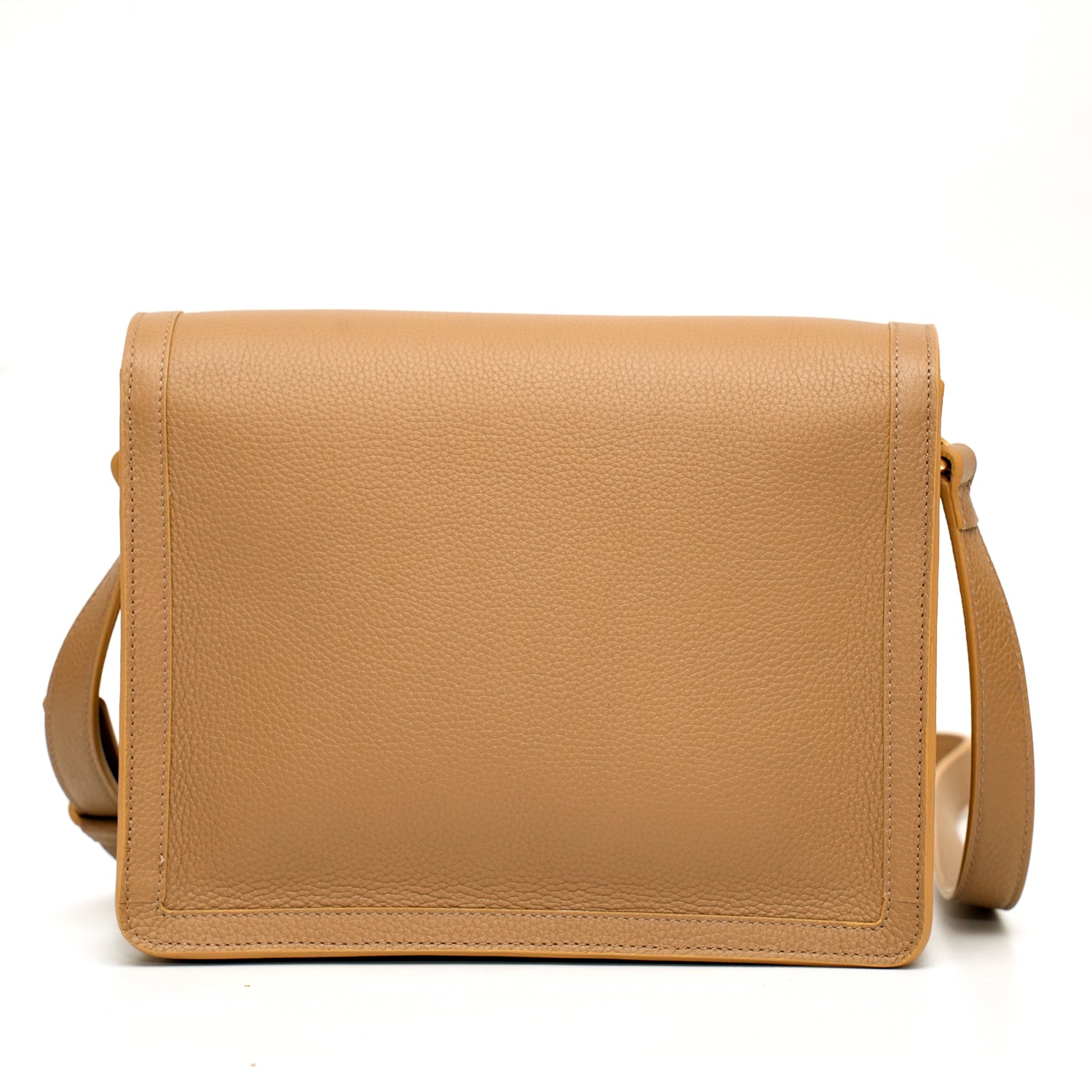 Cara bag grande, borsa da donna a tracolla in pelle martellata verde oliva, prodotta da Pianigiani Bags.