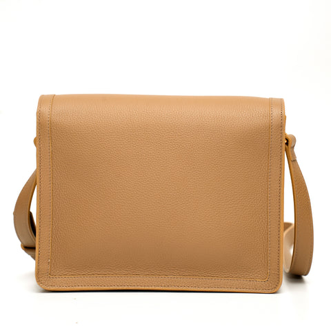 Cara bag grande, borsa da donna a tracolla in pelle martellata verde oliva, prodotta da Pianigiani Bags.