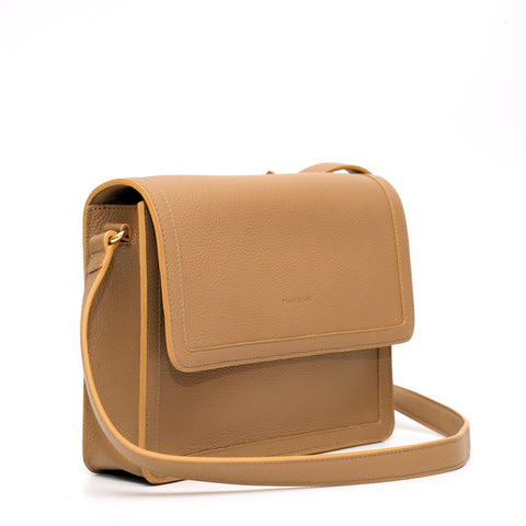 Cara bag grande, borsa da donna a tracolla in pelle martellata verde oliva, prodotta da Pianigiani Bags.