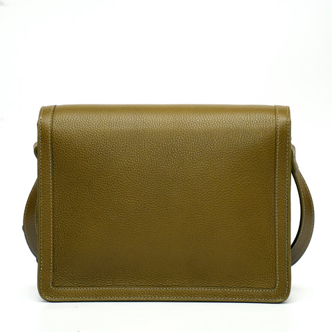 Cara bag grande, borsa da donna a tracolla in pelle martellata verde oliva, prodotta da Pianigiani Bags.