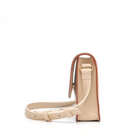Cara bag piccola, borsa da donna a tracolla in pelle martellata beige e cuoio, prodotta da Pianigiani Bags.