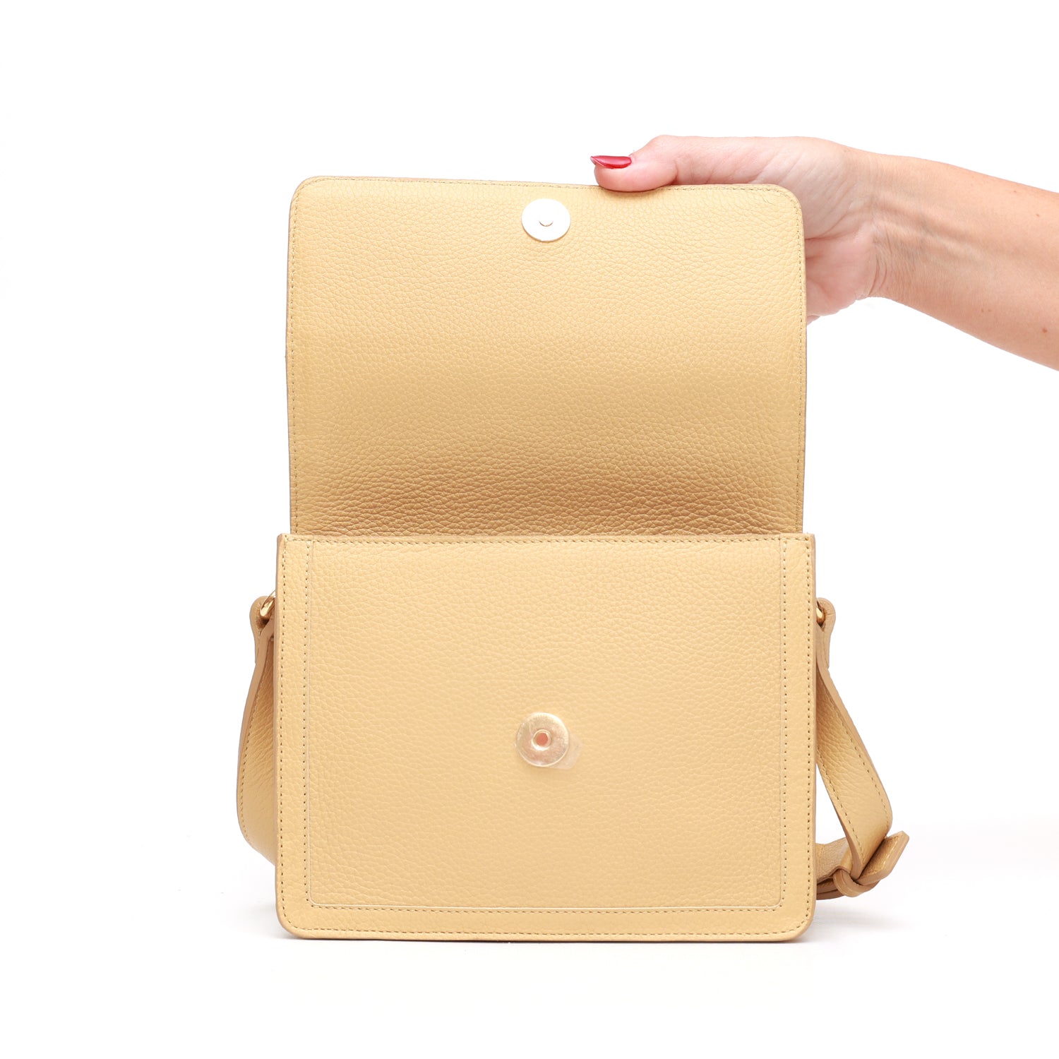Cara bag piccola, borsa da donna a tracolla in pelle martellata burro, prodotta da Pianigiani Bags.