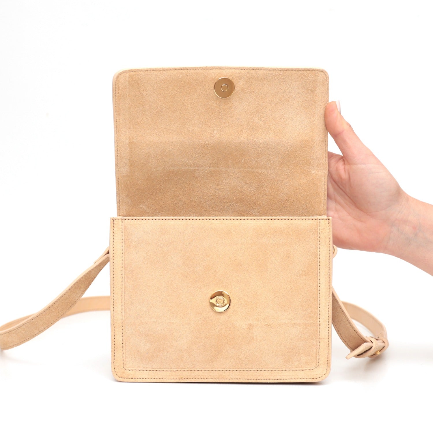 Cara bag piccola, borsa da donna a tracolla in pelle scamosciata beige, prodotta da Pianigiani Bags.