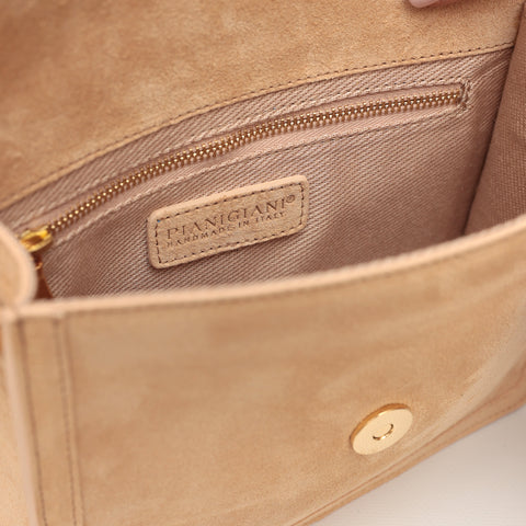 Cara bag piccola, borsa da donna a tracolla in pelle scamosciata beige, prodotta da Pianigiani Bags.