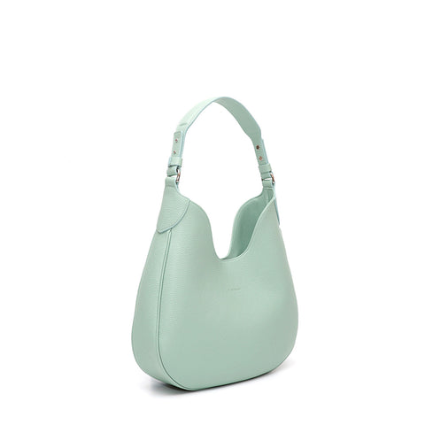 Cloe piccola, borsa da spalla in morbida pelle martellata celeste, design a sacca con accessori metallici color argento, firmata Pianigiani Bags